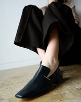 Erika black メタル付きローファー ブラック - HENRI EN VARGO (ヘンリ エン ヴァーゴ)