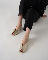 Cattleya gold オープントゥ パンプス ゴールド - HENRI EN VARGO (ヘンリ エン ヴァーゴ)