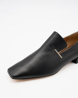 Erika black メタル付きローファー ブラック - HENRI EN VARGO (ヘンリ エン ヴァーゴ)