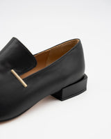 Erika black メタル付きローファー ブラック - HENRI EN VARGO (ヘンリ エン ヴァーゴ)