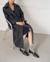 SOPHIA BLACK スクエアトゥ フラットシューズ ブラック - HENRI EN VARGO (ヘンリ エン ヴァーゴ)