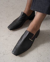 Erika black メタル付きローファー ブラック - HENRI EN VARGO (ヘンリ エン ヴァーゴ)