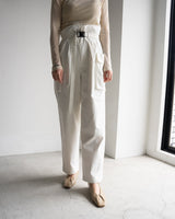 Frida beige メタルバー スクエアトゥ パンプス ベージュ - HENRI EN VARGO (ヘンリ エン ヴァーゴ) 公式ストア