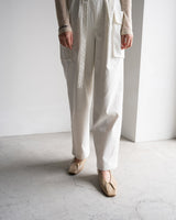 Frida beige メタルバー スクエアトゥ パンプス ベージュ - HENRI EN VARGO (ヘンリ エン ヴァーゴ) 公式ストア