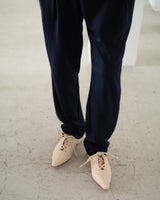 Ivy light beige ポインテッド レースアップ フラットシューズ ライトベージュ - HENRI EN VARGO (ヘンリ エン ヴァーゴ) 公式ストア