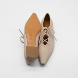 Ivy light beige ポインテッド レースアップ フラットシューズ ライトベージュ - HENRI EN VARGO (ヘンリ エン ヴァーゴ) 公式ストア