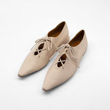 Ivy light beige ポインテッド レースアップ フラットシューズ ライトベージュ - HENRI EN VARGO (ヘンリ エン ヴァーゴ) 公式ストア