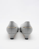 Heren black メタル付きパンプス アイスグレー - HENRI EN VARGO (ヘンリ エン ヴァーゴ) 公式通販