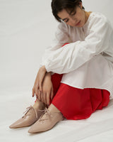 Ivy beige ポインテッド レースアップ フラットシューズ ベージュ - HENRI EN VARGO (ヘンリ エン ヴァーゴ) 公式ストア