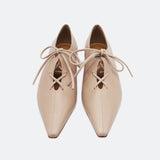 Ivy beige ポインテッド レースアップ フラットシューズ ベージュ - HENRI EN VARGO (ヘンリ エン ヴァーゴ) 公式ストア