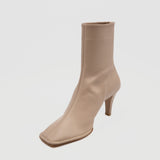 Amelia スクエアトゥ ショートブーツ ベージュ - HENRI EN VARGO (ヘンリ エン ヴァーゴ) 公式ストア