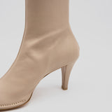 Amelia スクエアトゥ ショートブーツ ベージュ - HENRI EN VARGO (ヘンリ エン ヴァーゴ) 公式ストア