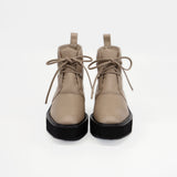 Ruby beige レースアップショートブーツ - HENRI EN VARGO (ヘンリ エン ヴァーゴ) 公式ストア