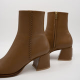 Anna camel スクエアトゥショートブーツ キャメル - HENRI EN VARGO (ヘンリ エン ヴァーゴ) 公式ストア