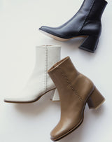 Anna camel スクエアトゥショートブーツ キャメル - HENRI EN VARGO (ヘンリ エン ヴァーゴ) 公式ストア