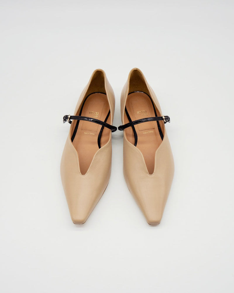 Kate beige メリージェーン ポインテッド パンプス ベージュ - HENRI