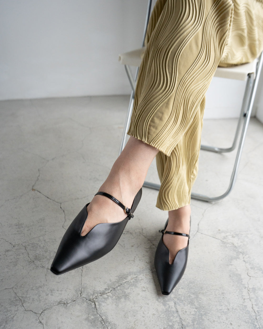 Kate black メリージェーン ポインテッド パンプス ブラック - HENRI