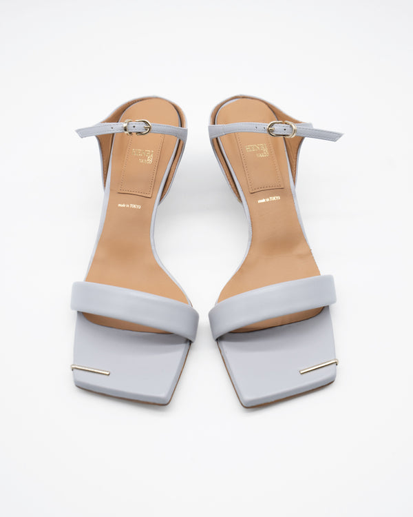 May ice gray スクエアトゥサンダル アイスグレー - HENRI EN VARGO (ヘンリ エン ヴァーゴ) 公式通販