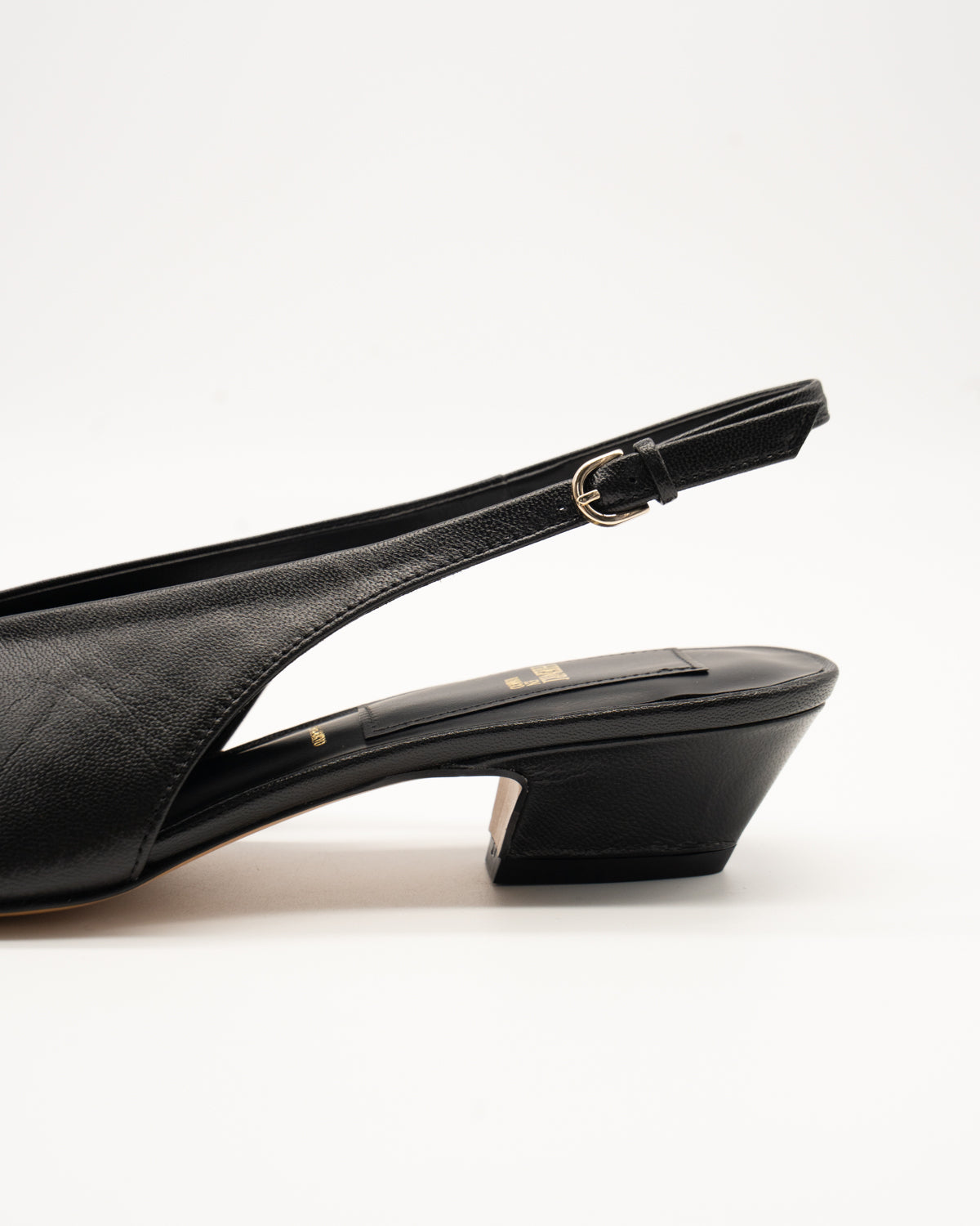 【新品✨】ヘンリエンヴァーゴ HENRIENVARGO スリングバックパンプス 新品✨】ヘンリエンヴァーゴ HENRIENVARGO スリングバックパンプス