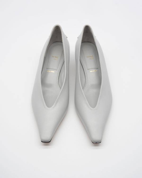 Heren black メタル付きパンプス アイスグレー - HENRI EN VARGO (ヘンリ エン ヴァーゴ) 公式通販