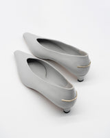 Heren black メタル付きパンプス アイスグレー - HENRI EN VARGO (ヘンリ エン ヴァーゴ) 公式通販