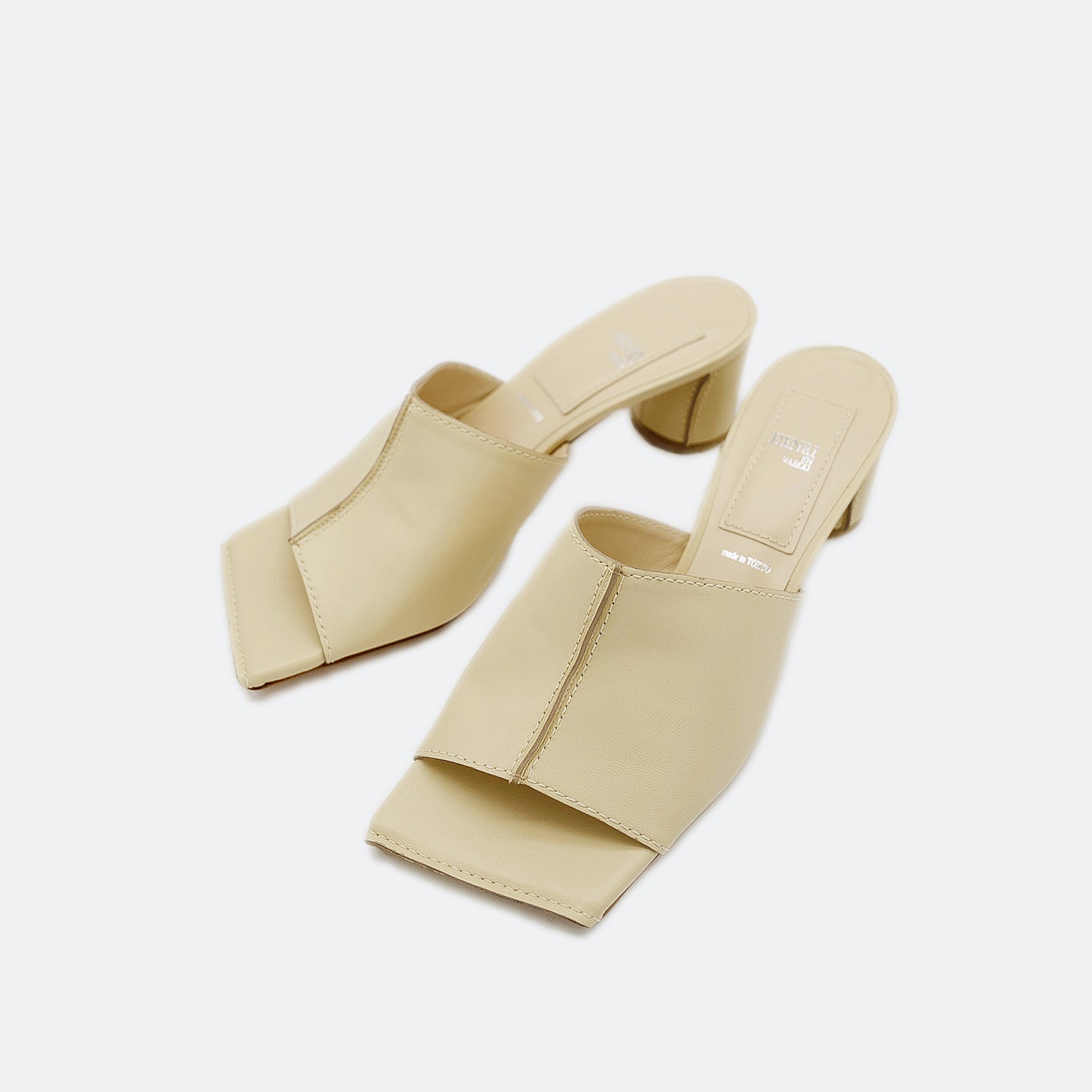 極美品 HENRI EN VARGO サンダル 23.5 レザー ROLA Rola ecru スクエアトゥサンダル エクリュ - HENRI EN VARGO